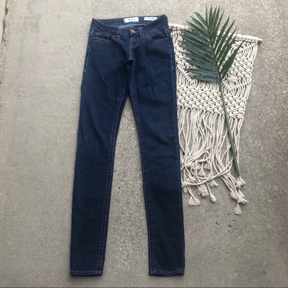 Daytrip Skinny Jeans Size 23 - Picture 2 of 6